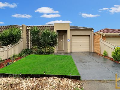 1 / 3 Bellinger Crescent, Wyndham Vale