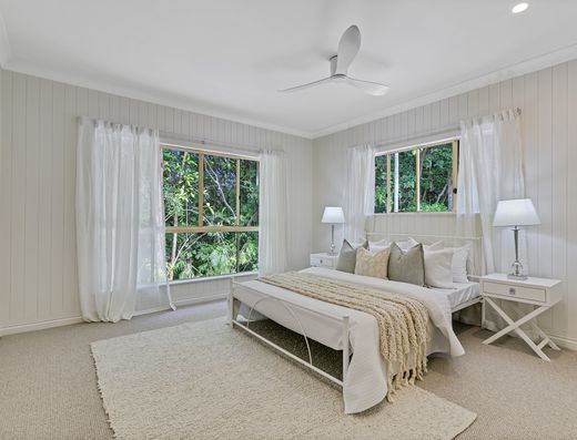 Well appointed upstairs residence in leafy surrounds image 20 Well appointed upstairs residence in leafy surrounds image 20