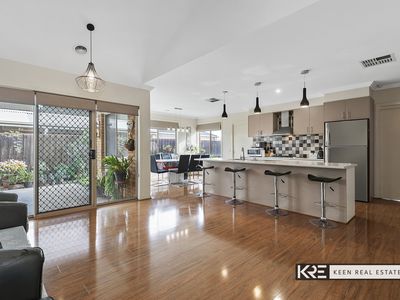 21 Lockwood Rise, Lynbrook