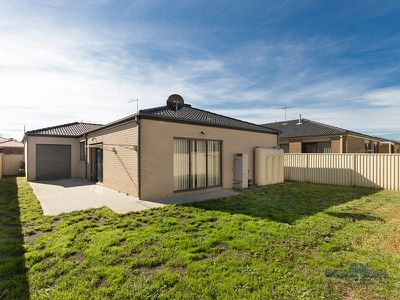33 Salvia Avenue, Pakenham