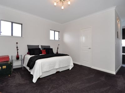 2 Pirring Way, Hannans