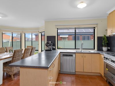 2 Oak Post Place, Cranbourne East
