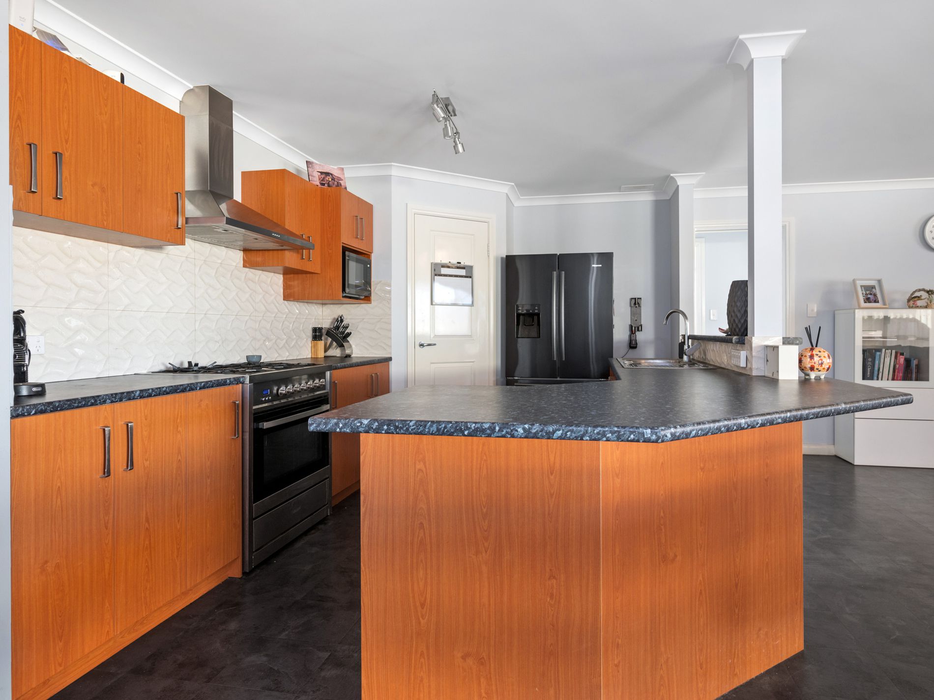 7 Riseberry Way, Somerville