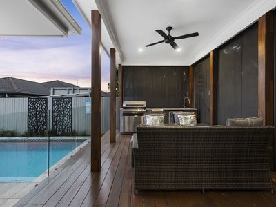 2 Foxwood Circuit, Wakerley