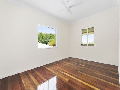 10 Stanley Street, North Booval