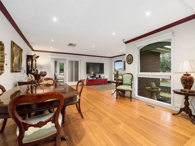 8 Holly Green Drive, Wheelers Hill