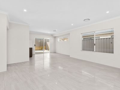17 Desert Pea Loop, Piara Waters