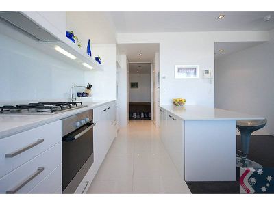 9 Hamilton Avenue, Surfers Paradise