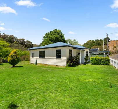 8 Foxlow Street, Captains Flat