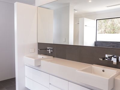 7 Champion Crescent, Floreat