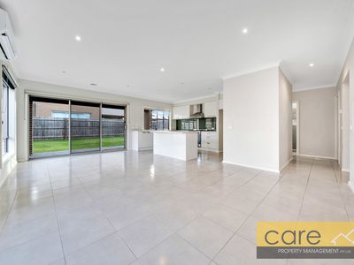 27 Joanne Way, Officer