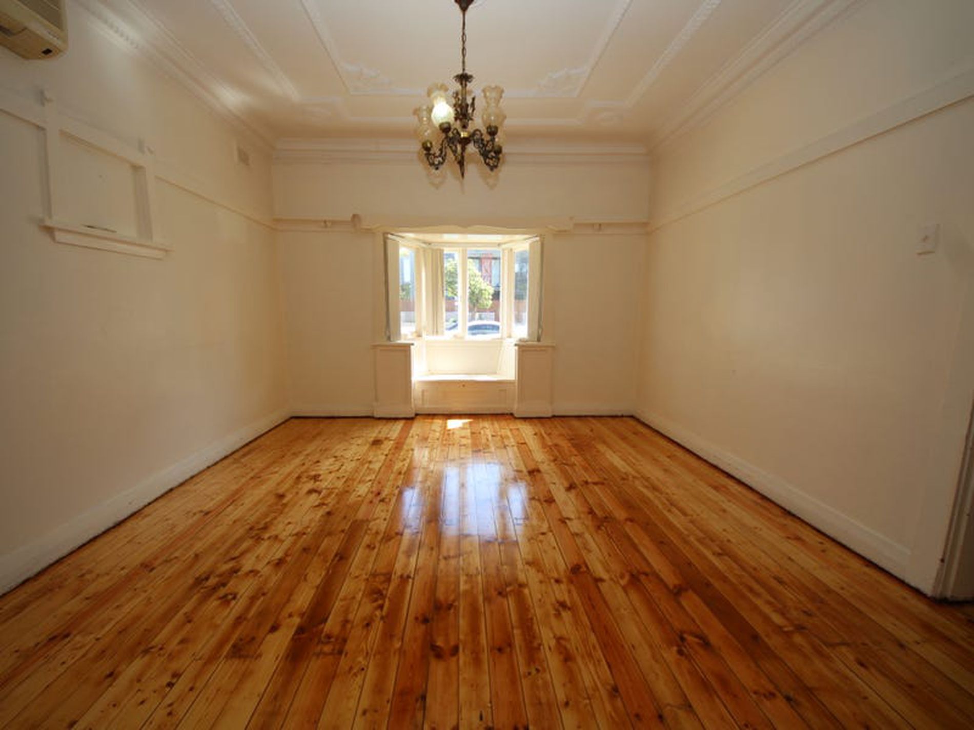 31 Cairds Avenue, Bankstown