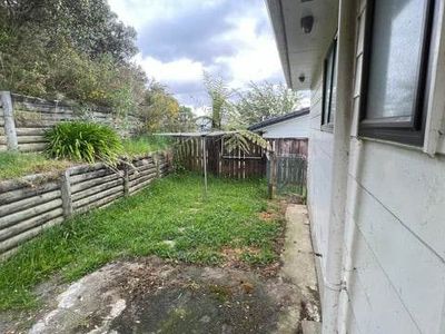 14 Penguin Grove, Waitangirua