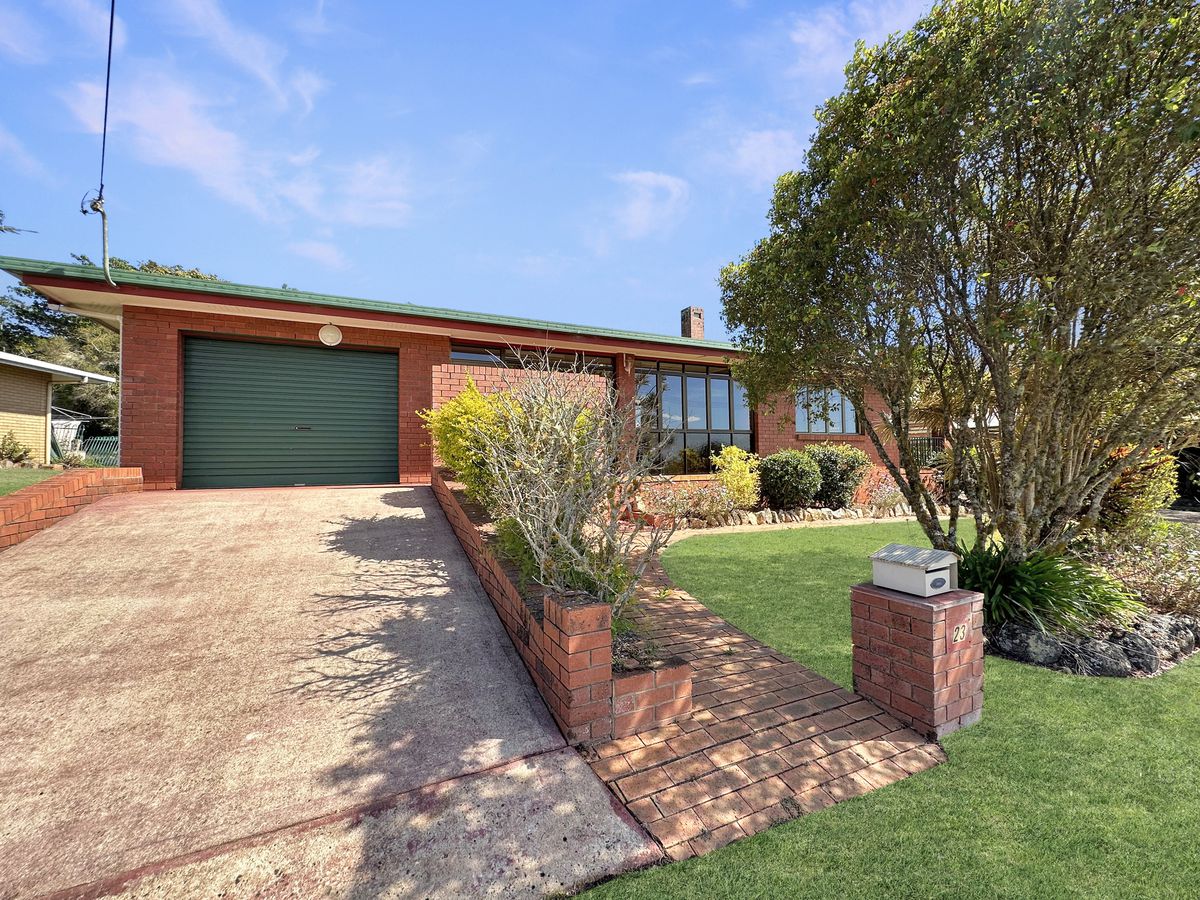 21 Crouch Avenue, Atherton