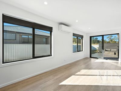 10 Bluetongue Drive, Magra