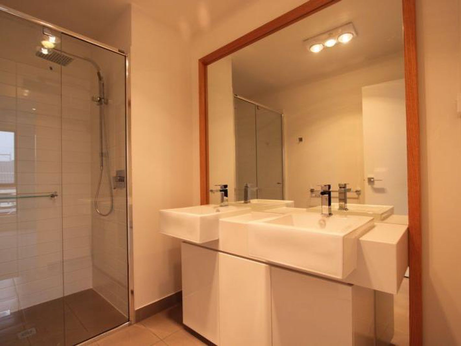 76 Central Park Walk, Cheltenham
