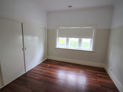 246 Autumn Street, Manifold Heights