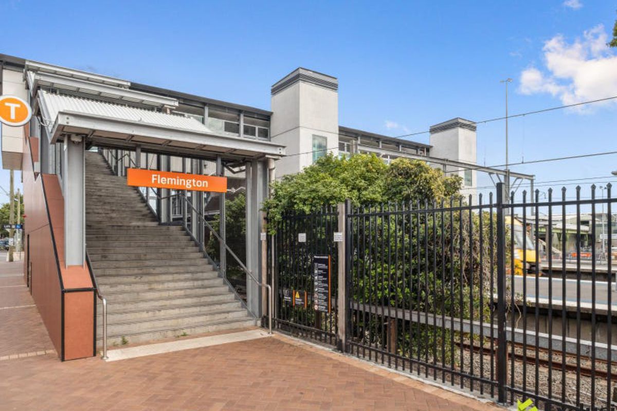 2 / 6 Eastbourne Road, Homebush West