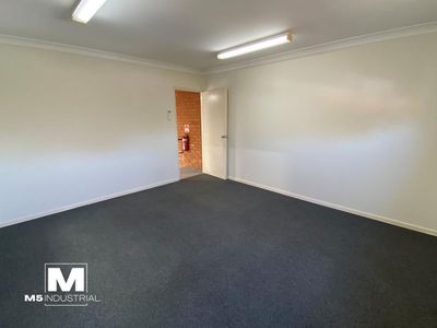 8 / 1 Field Close, Moorebank