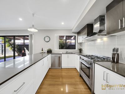 40 Holyoake Parade, Manor Lakes