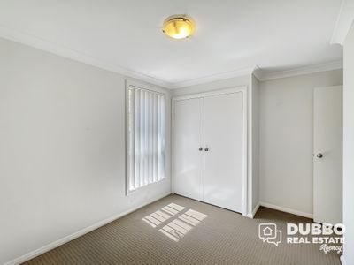 24 Dalbeattie Crescent, Dubbo