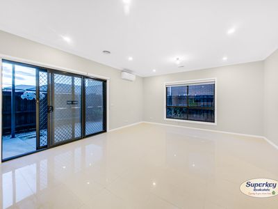 5 Bensonhurst Parade, Point Cook