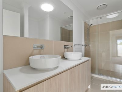 11 Crosby Walk, Werribee