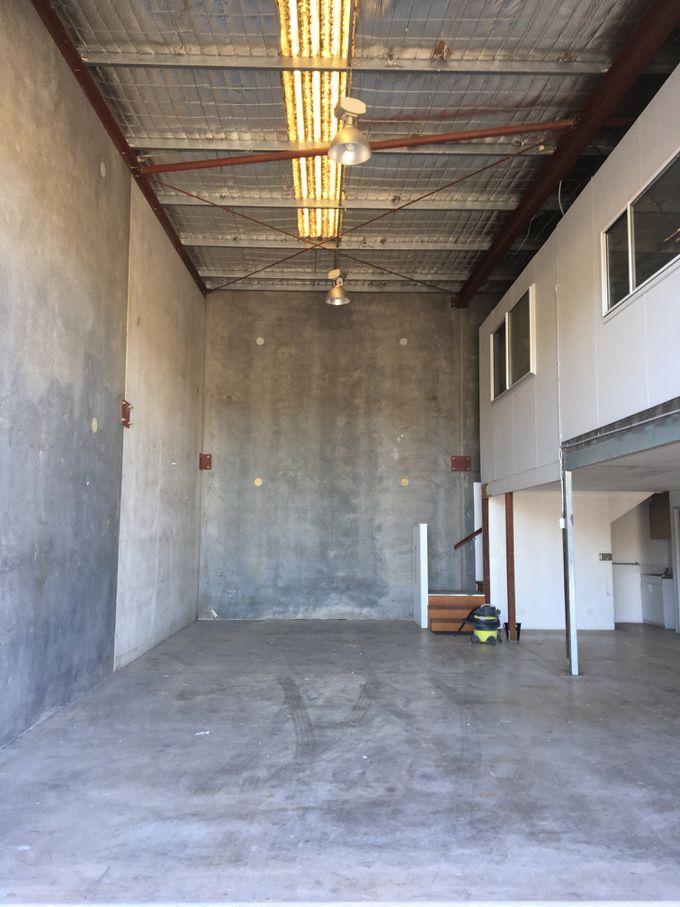 Unit 2, 3 and 4  / 18  Tectonic Crescent , Kunda Park