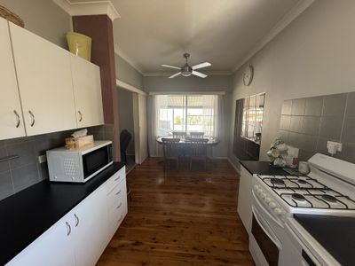 80 High Street, Parkes