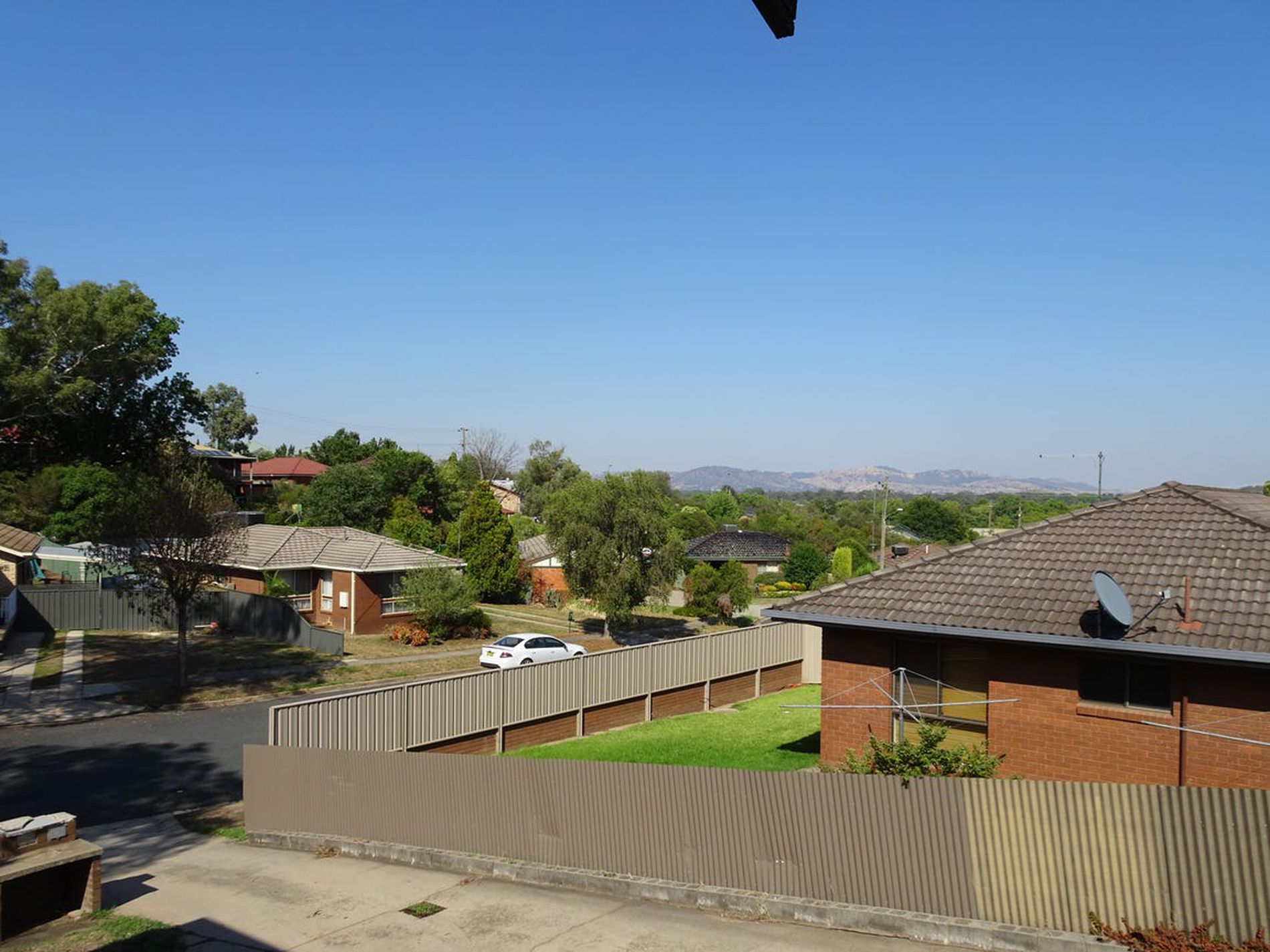 1 / 354 Woodstock Court, East Albury