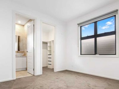 2 / 4 Fortune Street, Box Hill North