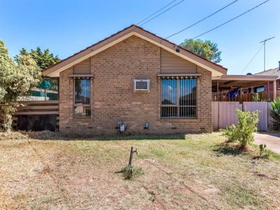 8 Topaz Ave, Wyndham Vale