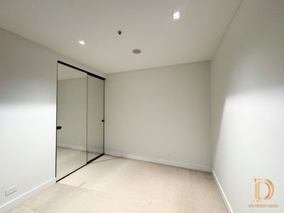 810 / 677 La Trobe Street, Docklands