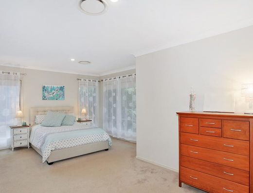 Spacious Hinterland Family Home with Pool image 5