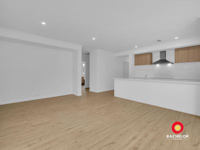 5 Dundee Street, Evanston