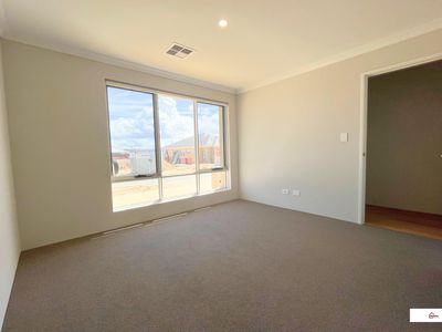 24 Kembla Way, Lakelands