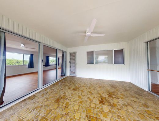 Refurbished Myles St Family Home image 2