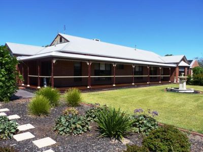 135 Barnes Boulevard, Horsham