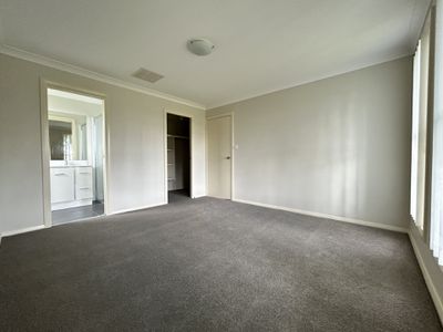 34 Dalbeattie Crescent, Dubbo