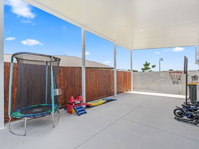 22 Coolamon Court , Urraween