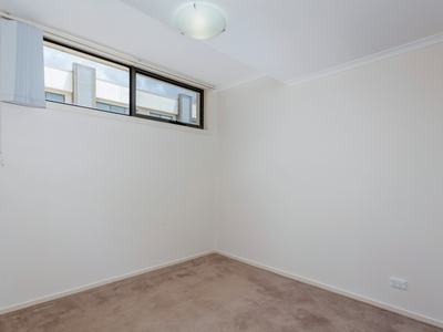 8 / 88 Henderson Road, Queanbeyan