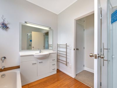 32 Locking Street, Nelson South