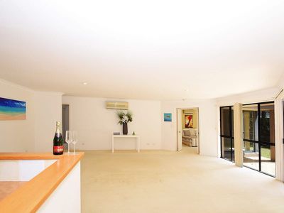 10 Riverbreeze Avenue, Noosa Waters