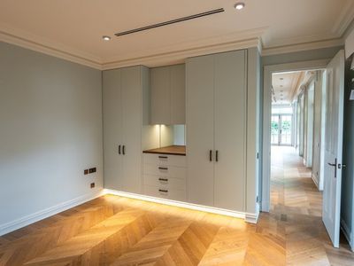 2 / 147 Darling Point Road, Darling Point