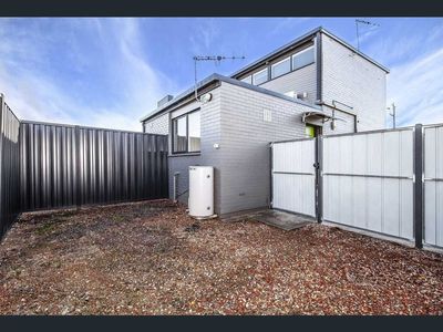 1 / 12 Market Road, Werribee