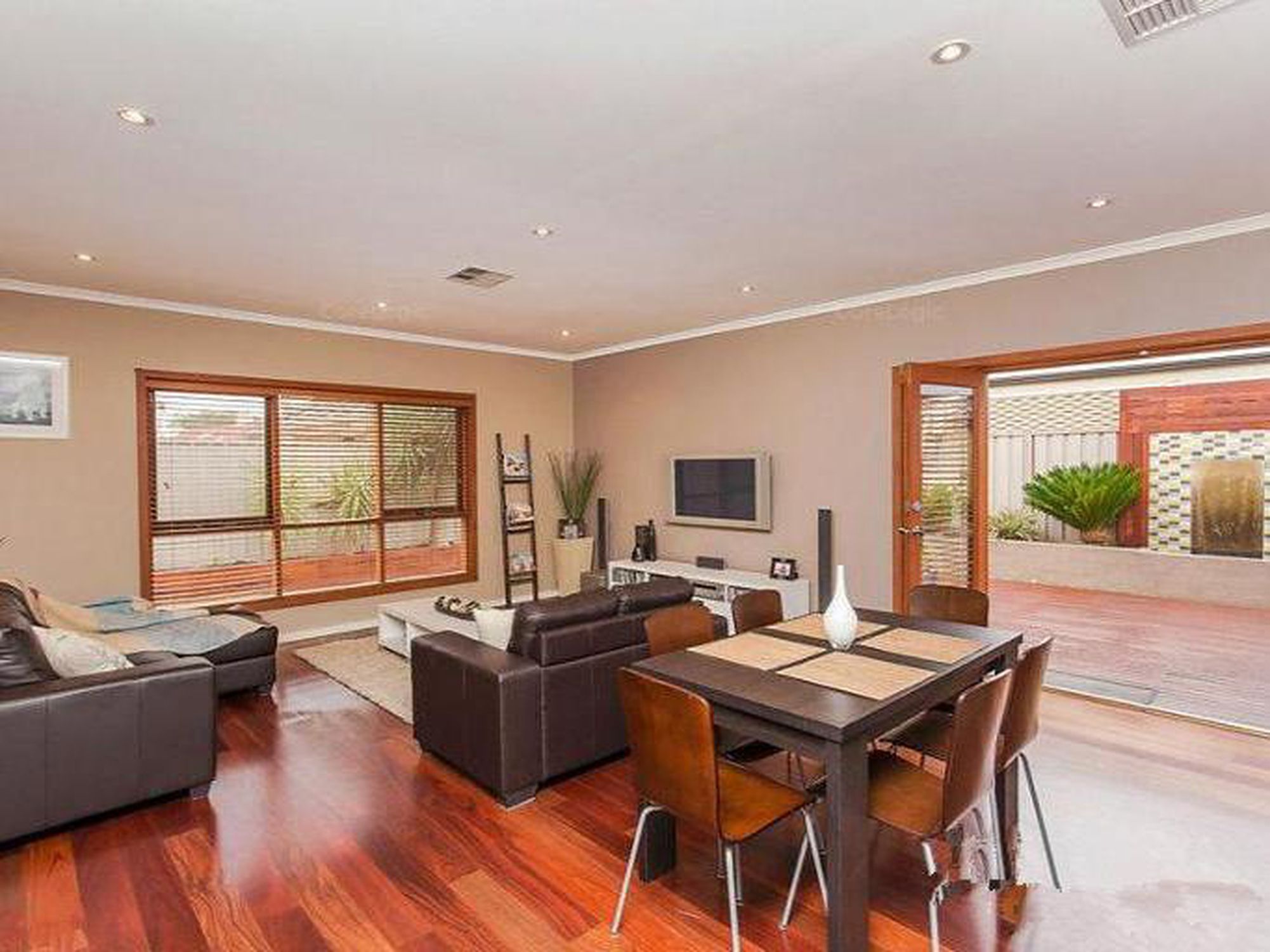 34 Leader Avenue, Kilburn