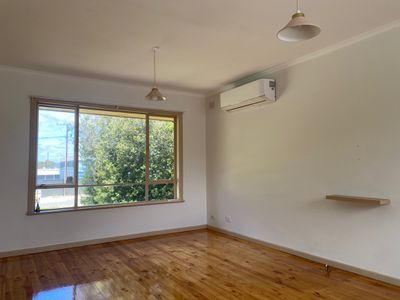 8 Symonds Crescent, Modbury North