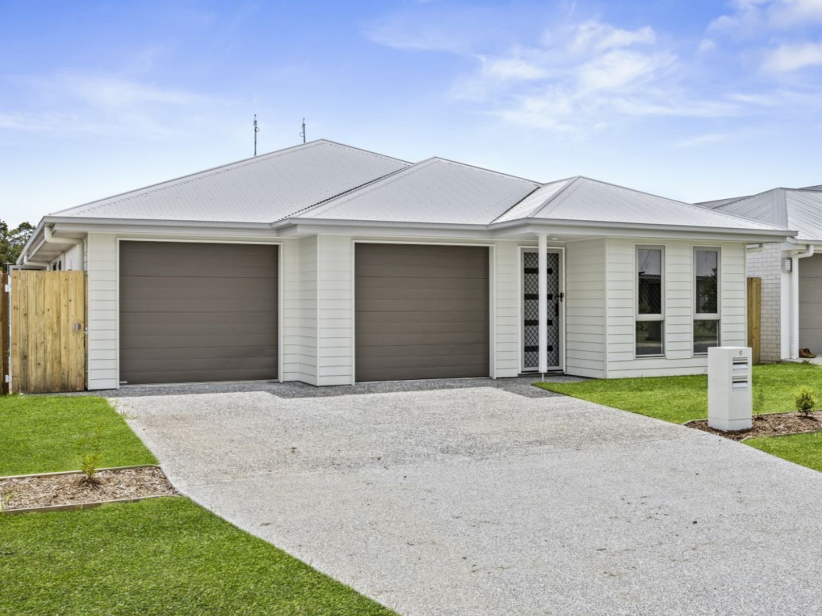 4 + 2 Dual Key $979k High Rental!