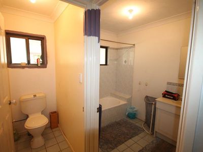 5 BROKER STREET, Grand Secret