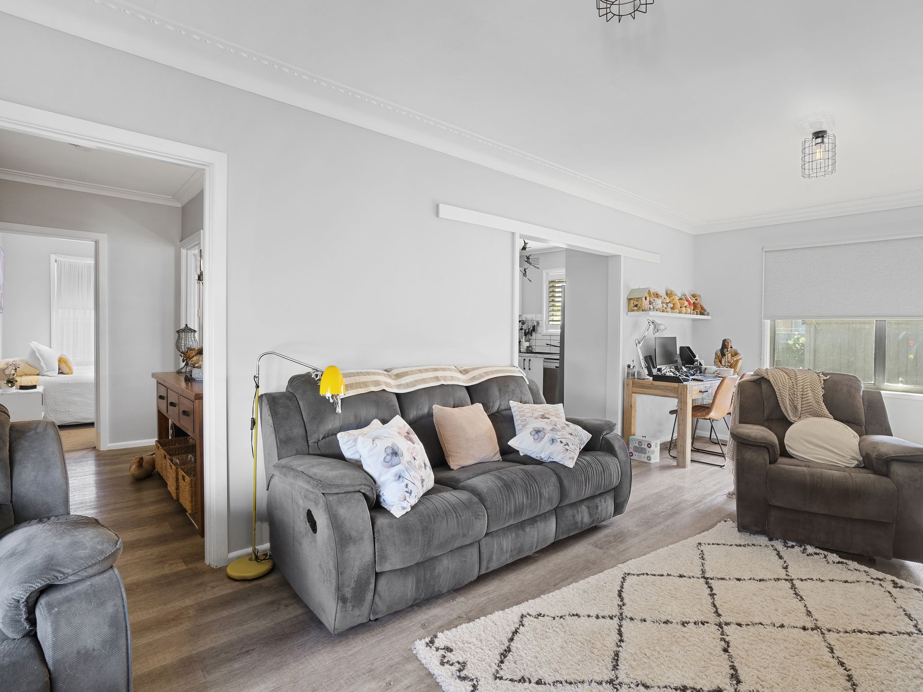 10 White Street, Finley